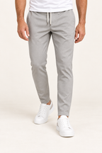 Hadrian | Schmale Hose mit elastischem Bund – Produktansicht