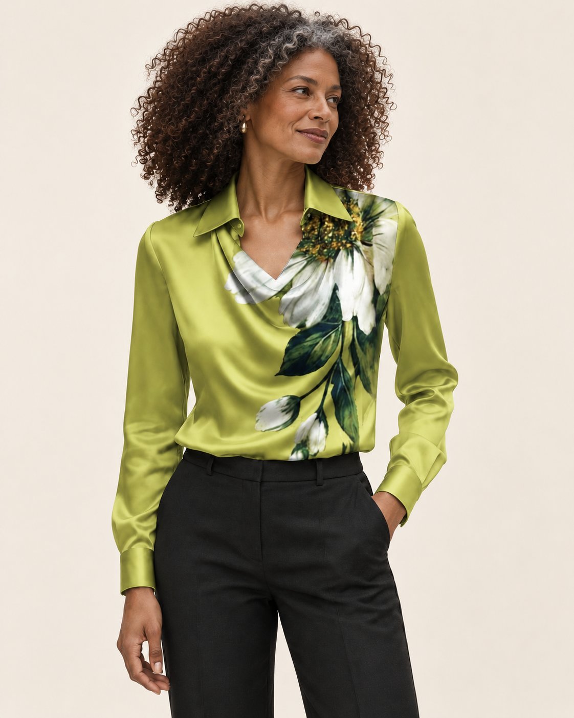 Katrin | Bluse mit drapiertem V-Ausschnitt – Produktansicht