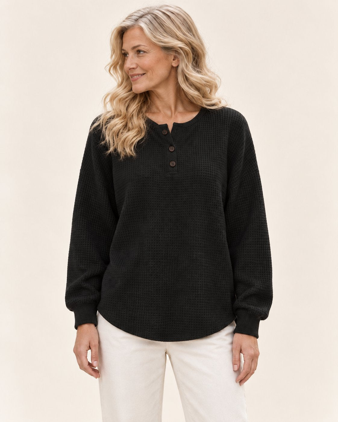 Anne | Langarmshirt mit Knopfleiste – Produktansicht