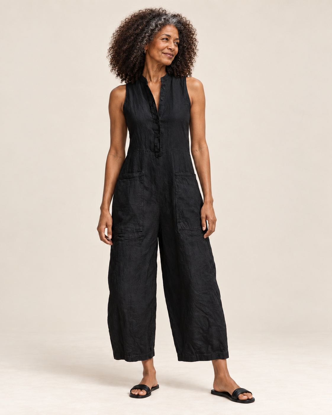 Lorraine | Ärmelloser Jumpsuit mit Stehkragen – Valtor