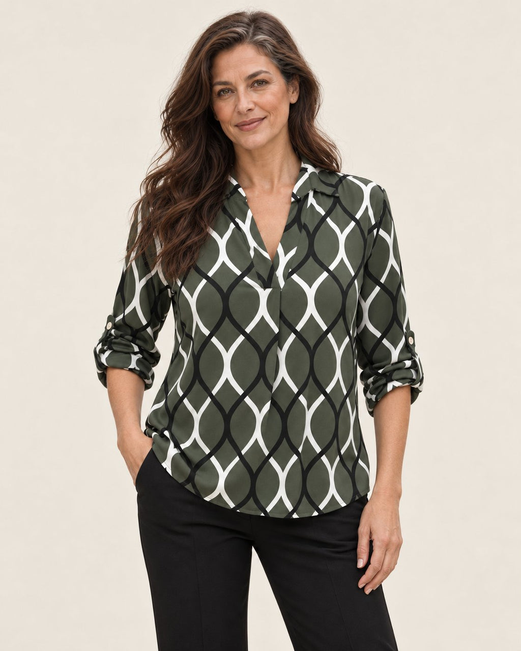 Janny | Langarmbluse mit geometrischem Muster – am Valtor-Modell