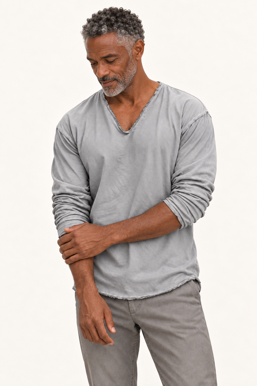 Maximilian | Langarmshirt mit V-Ausschnitt – am Valtor-Modell