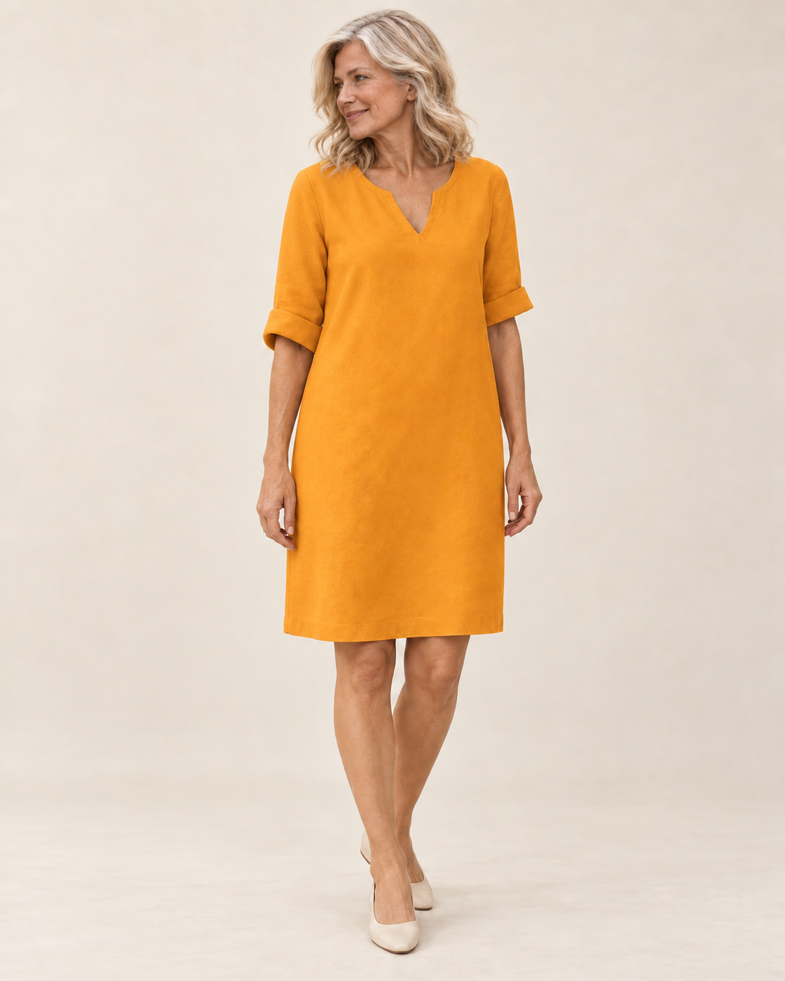 Ria | Kleid mit V-Ausschnitt – Valtor Modell F65