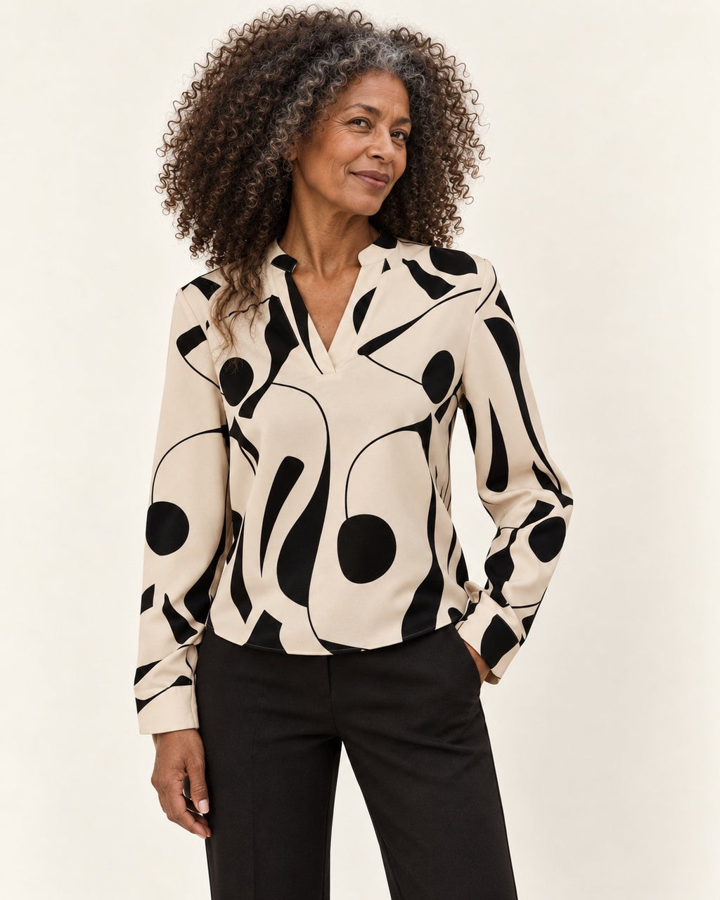 Margriet | Bluse mit Stehkragen – am Valtor-Modell