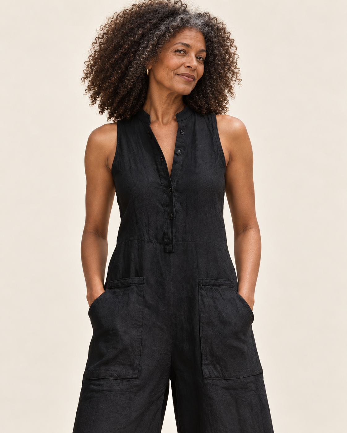 Lorraine | Ärmelloser Jumpsuit mit Stehkragen – Valtor