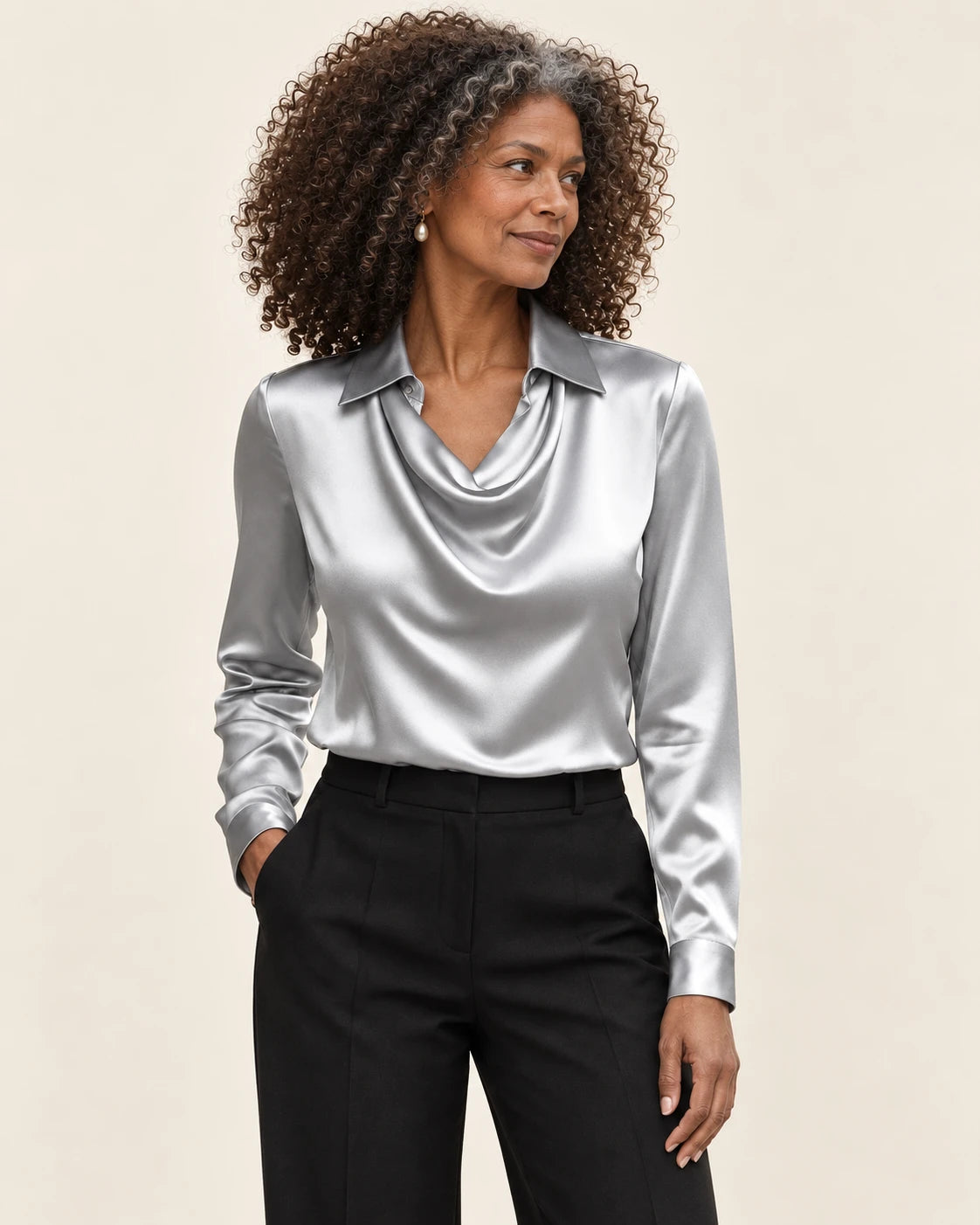 Katrin | Bluse mit drapiertem V-Ausschnitt – Produktansicht