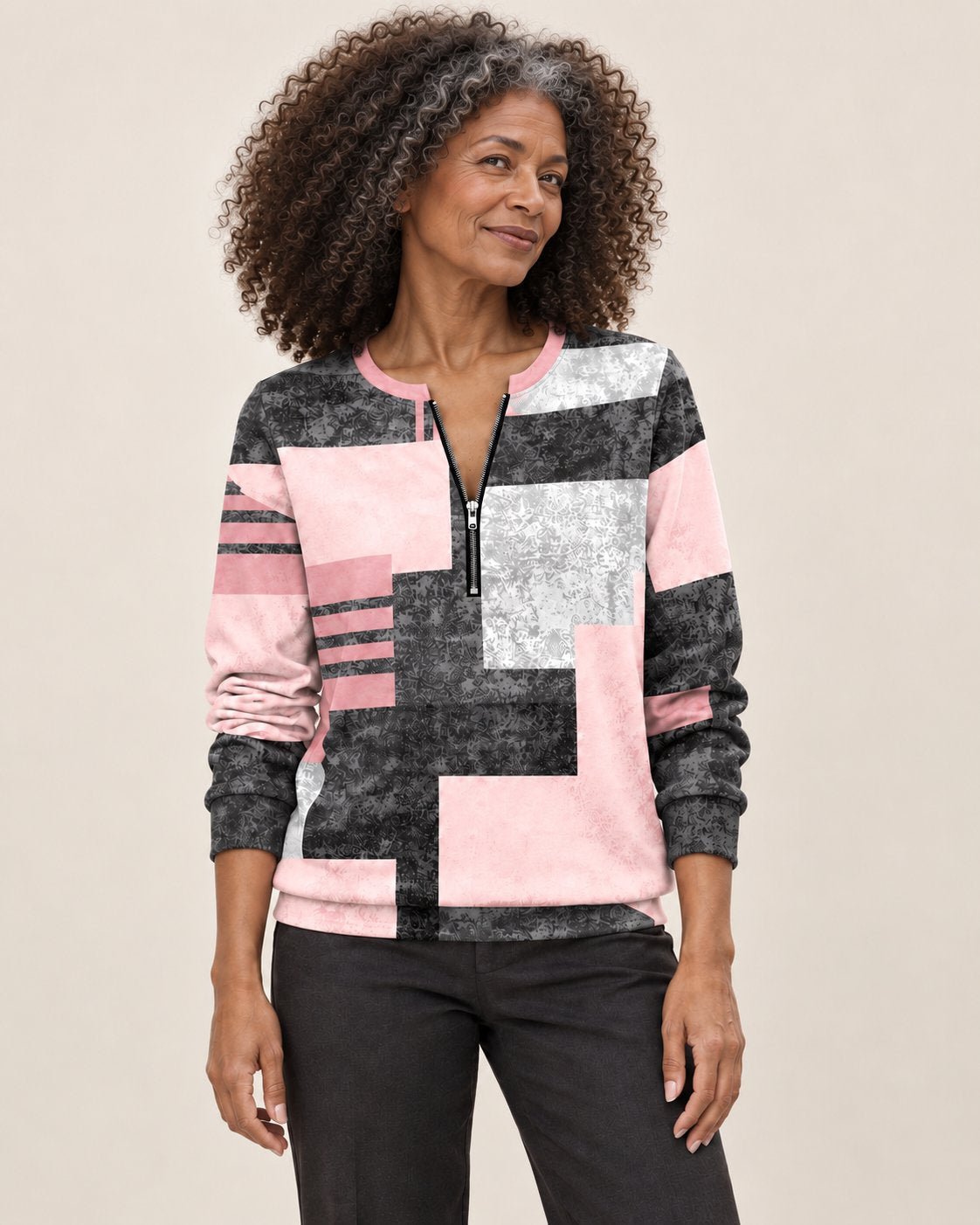Esther | Sweatshirt mit Farbblöcken und kurzem Reißverschluss – am Valtor-Modell