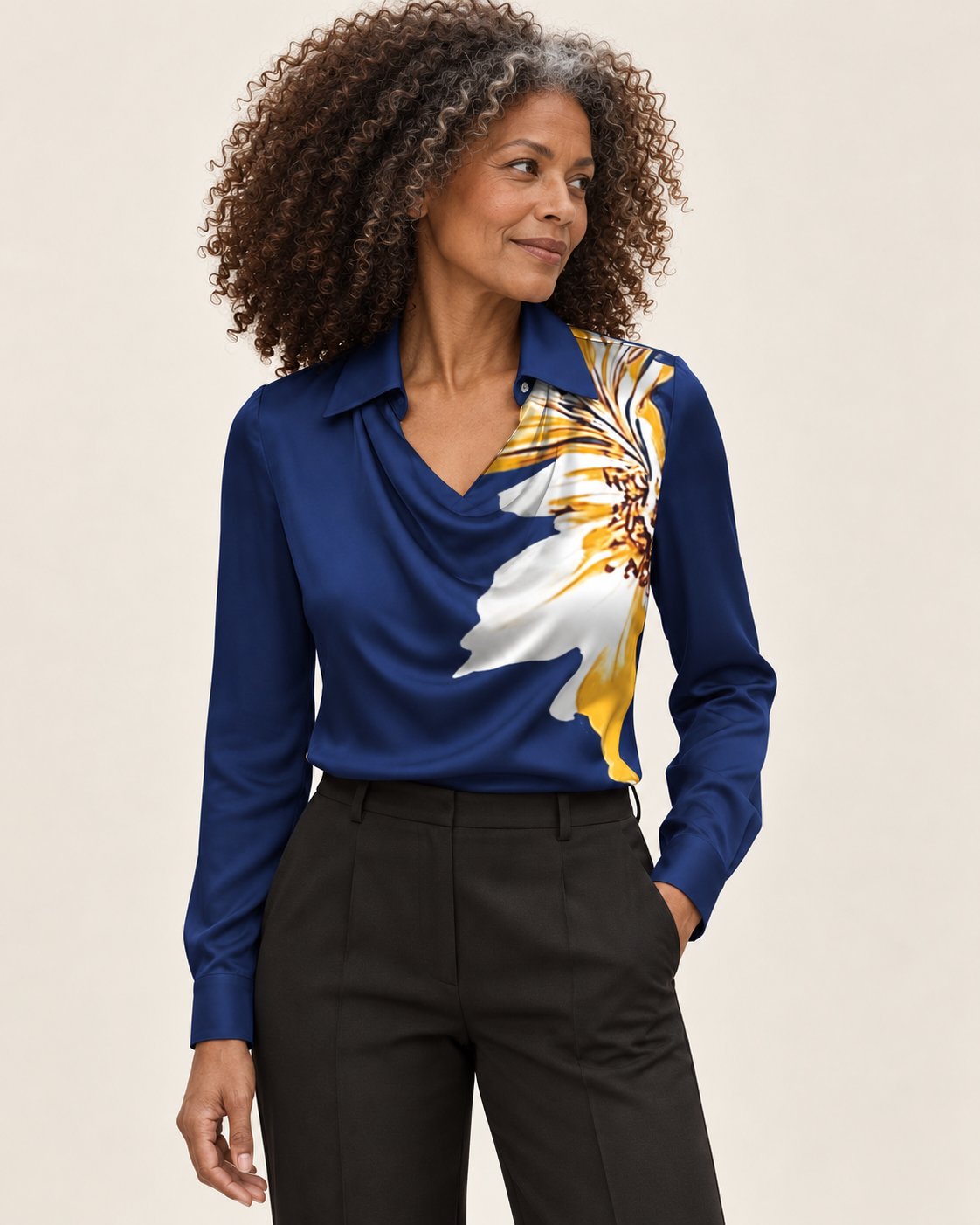 Katrin | Bluse mit drapiertem V-Ausschnitt – Produktansicht