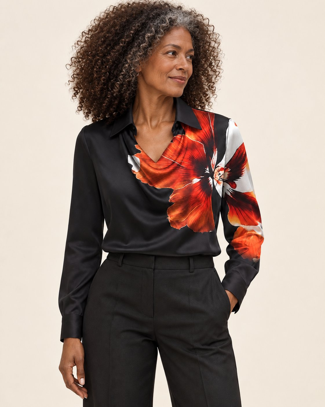Katrin | Bluse mit drapiertem V-Ausschnitt – Produktansicht