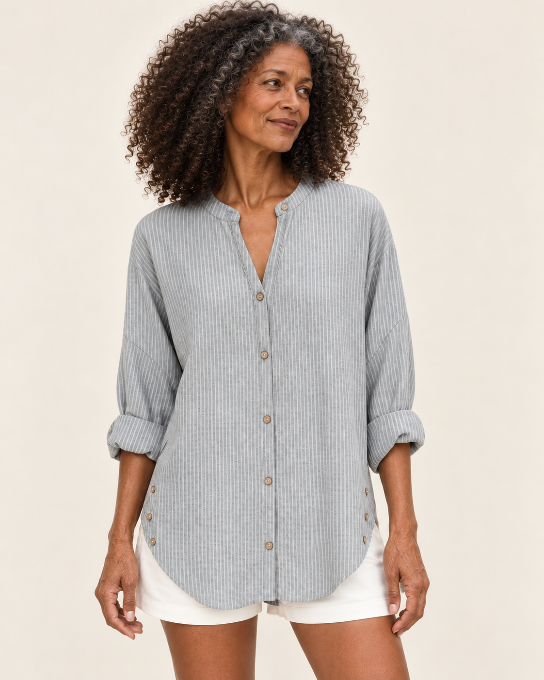 Lydia | Gestreifte Bluse am Valtor-Modell