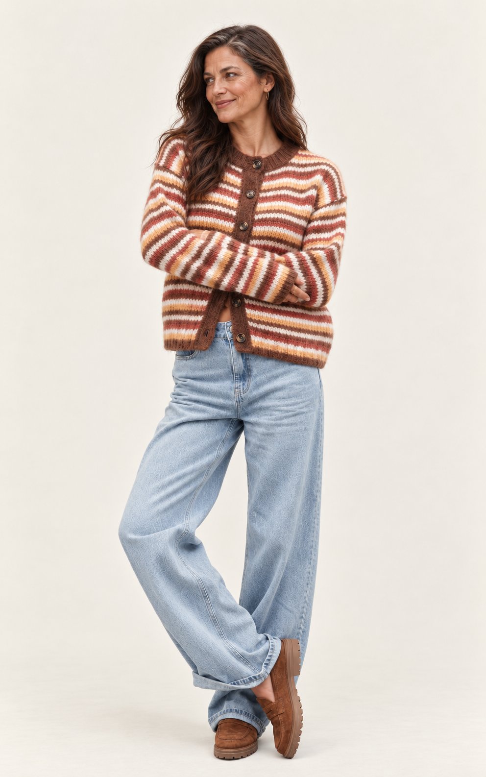 Alva – gestreifte Strickjacke am Valtor-Modell