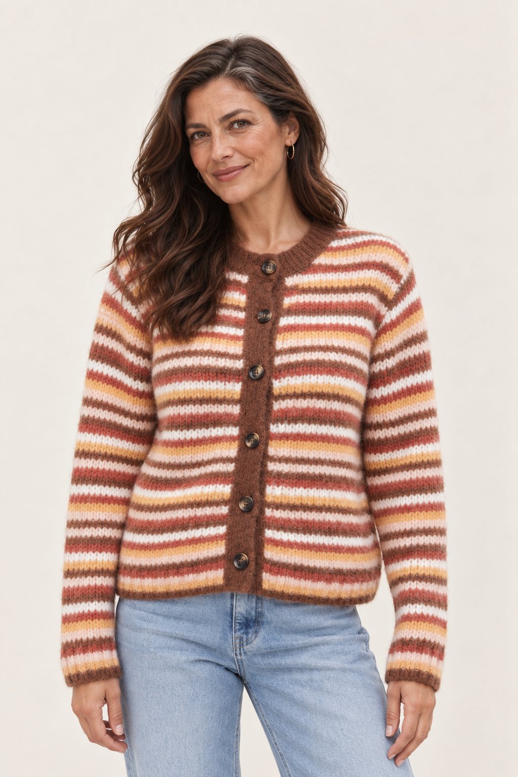 Alva – gestreifte Strickjacke am Valtor-Modell