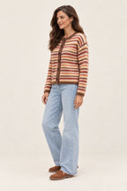 Alva – gestreifte Strickjacke am Valtor-Modell