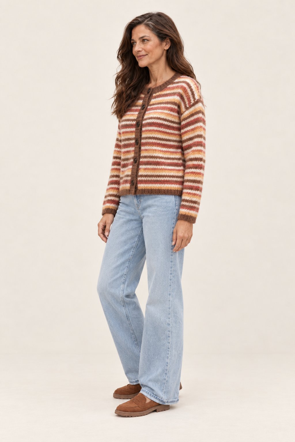 Alva – gestreifte Strickjacke am Valtor-Modell