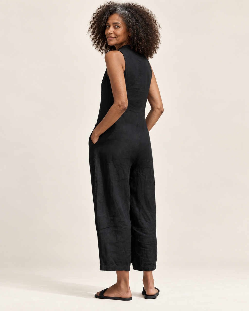 Lorraine | Ärmelloser Jumpsuit mit Stehkragen – Valtor
