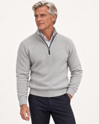 Sven – Pullover mit Reißverschlusskragen, getragen von einem älteren Valtor-Modell
