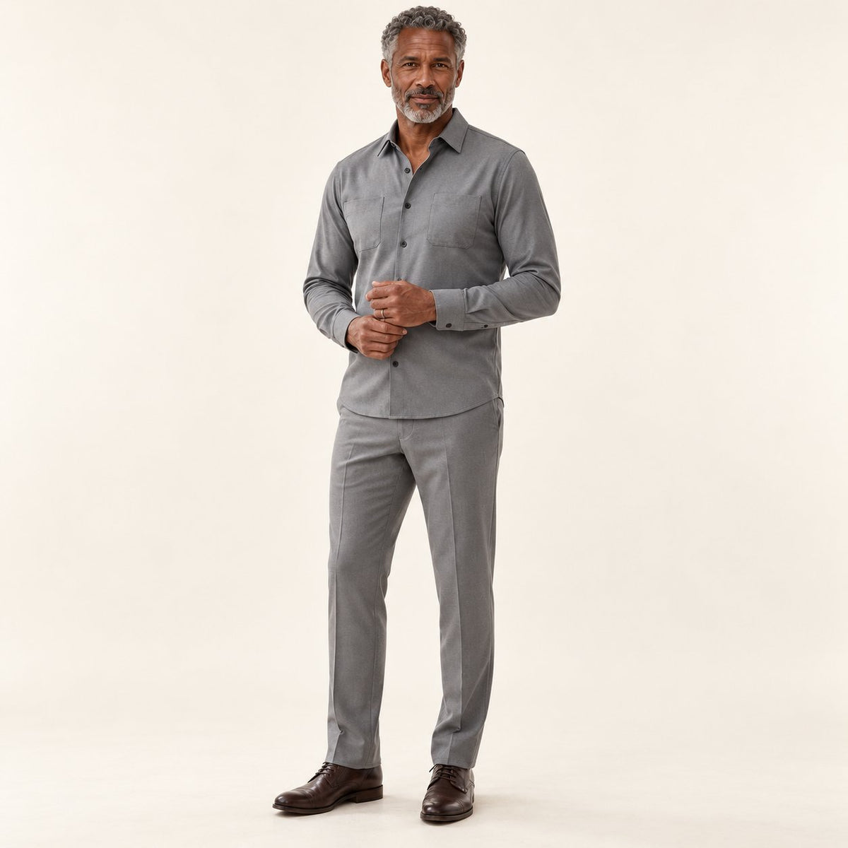 Lorenz | Set aus Langarmhemd und Hose – am Valtor-Modell