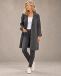 Betsy | Lange Strickjacke in Anthrazit am Valtor-Modell
