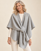 Valtor Damen | Frida | Poncho-Schal mit Schlaufe am Model