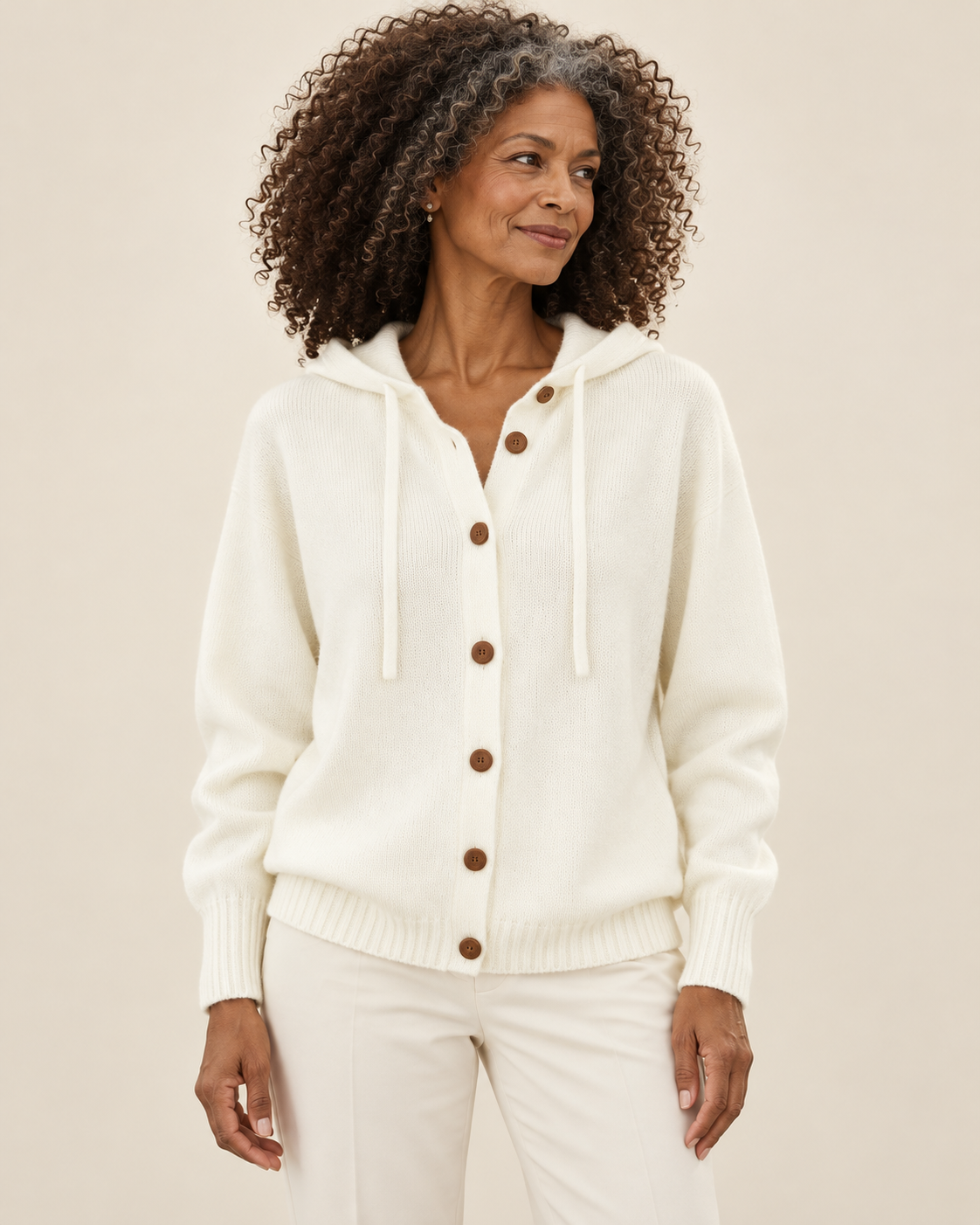 Marjolijn Strickjacke mit Kapuze – creme
